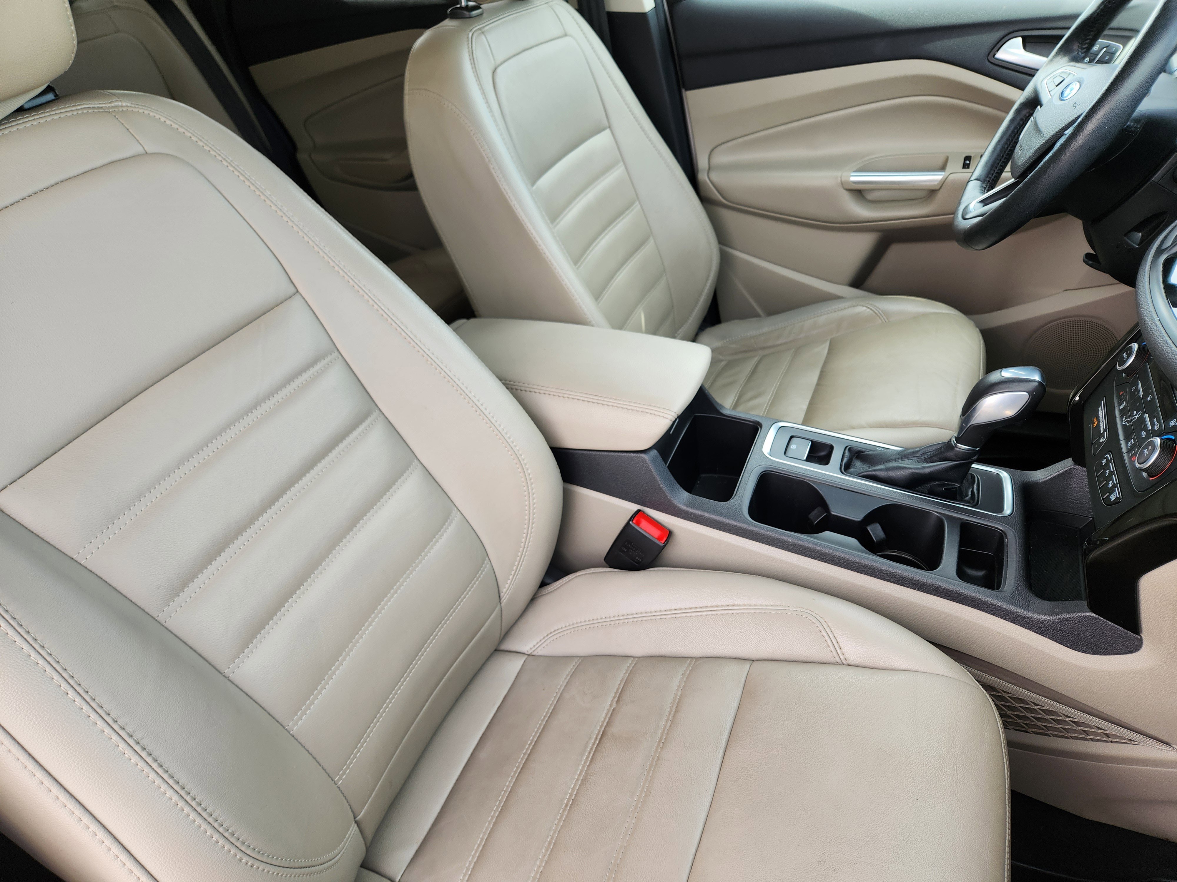 Used 2019 Ford Escape Titanium image 23