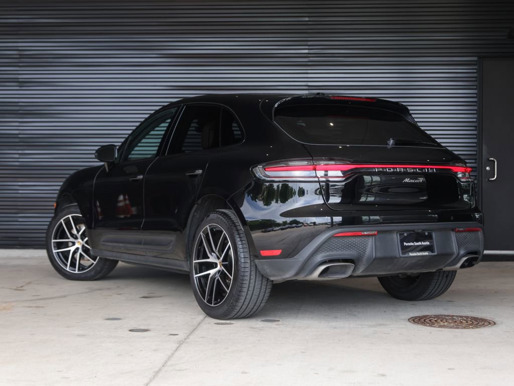 Certified 2025 Porsche Macan image 3