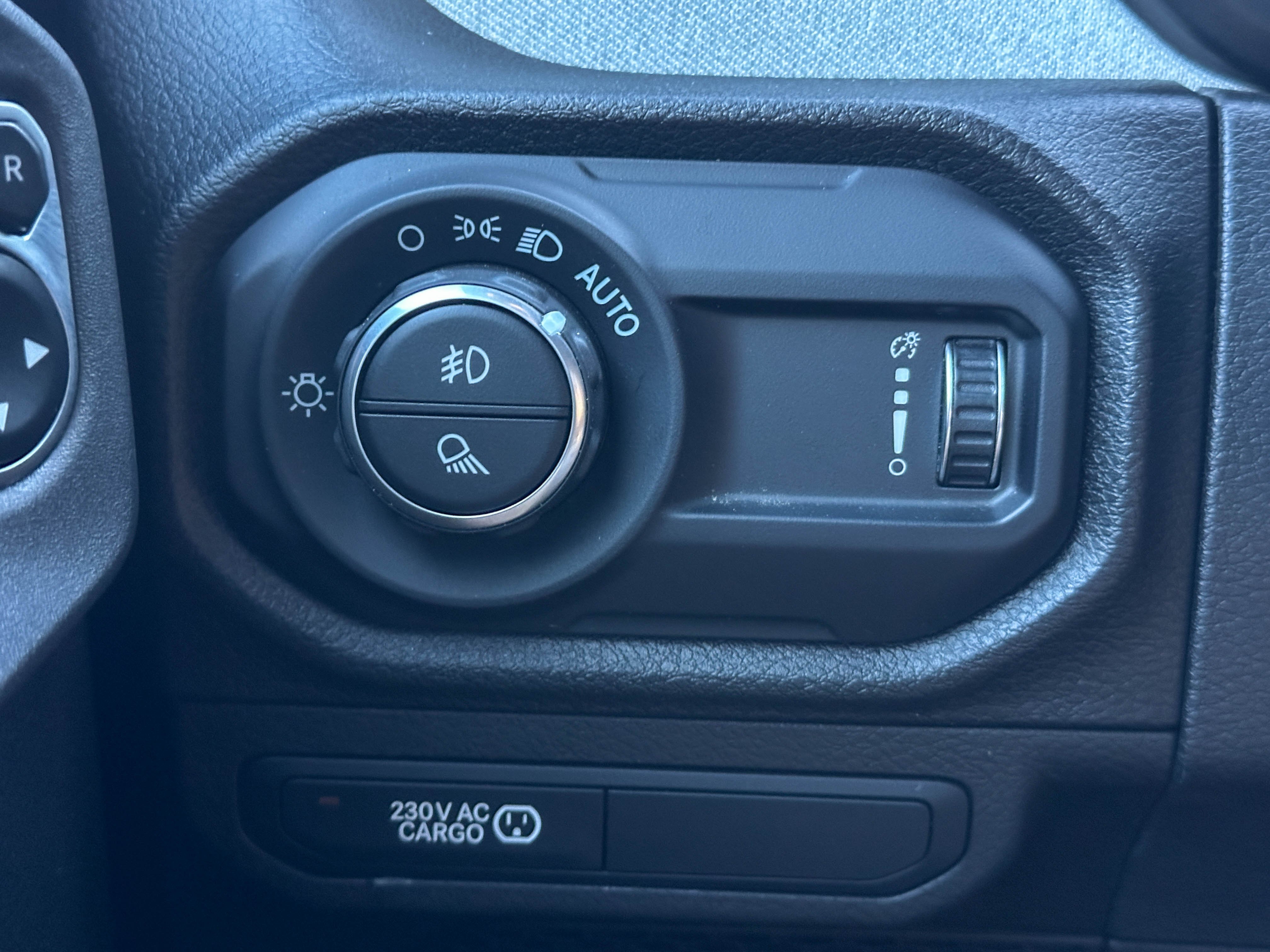 Used 2024 Jeep Gladiator Sport AWD/4WD image 38