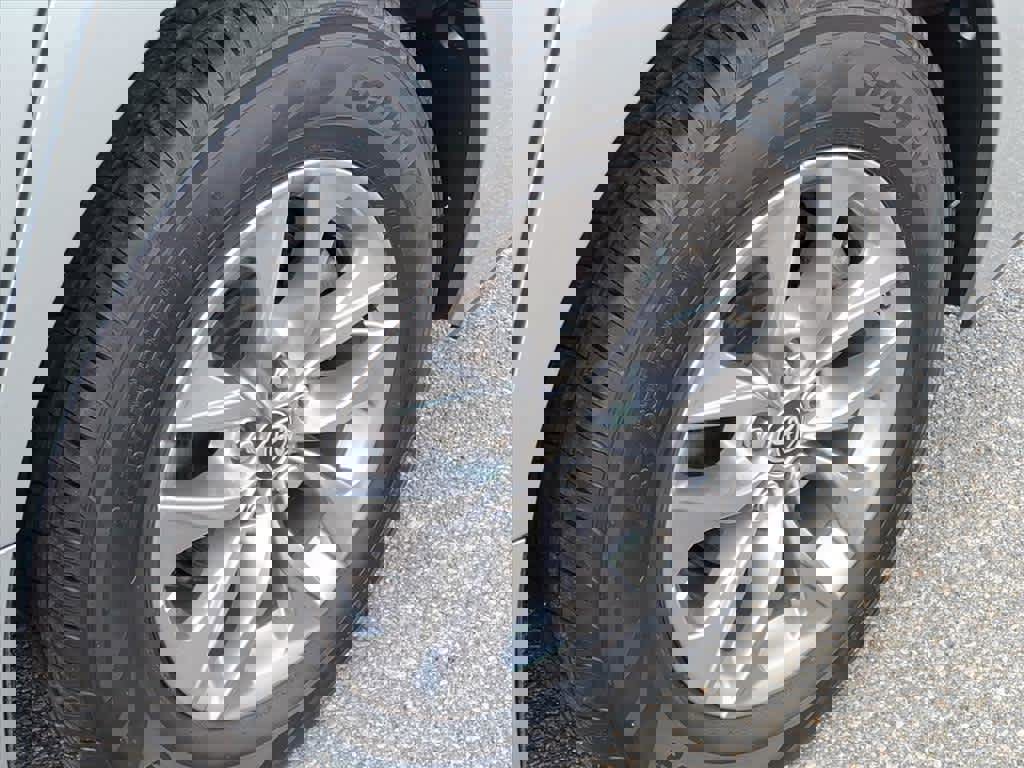 Used 2021 Toyota Sienna LE w/ LE Plus Package image 23