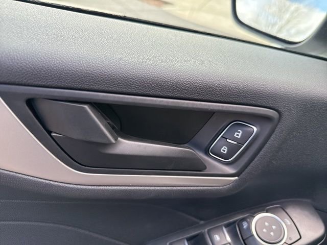 Used 2022 Ford Escape SE image 20