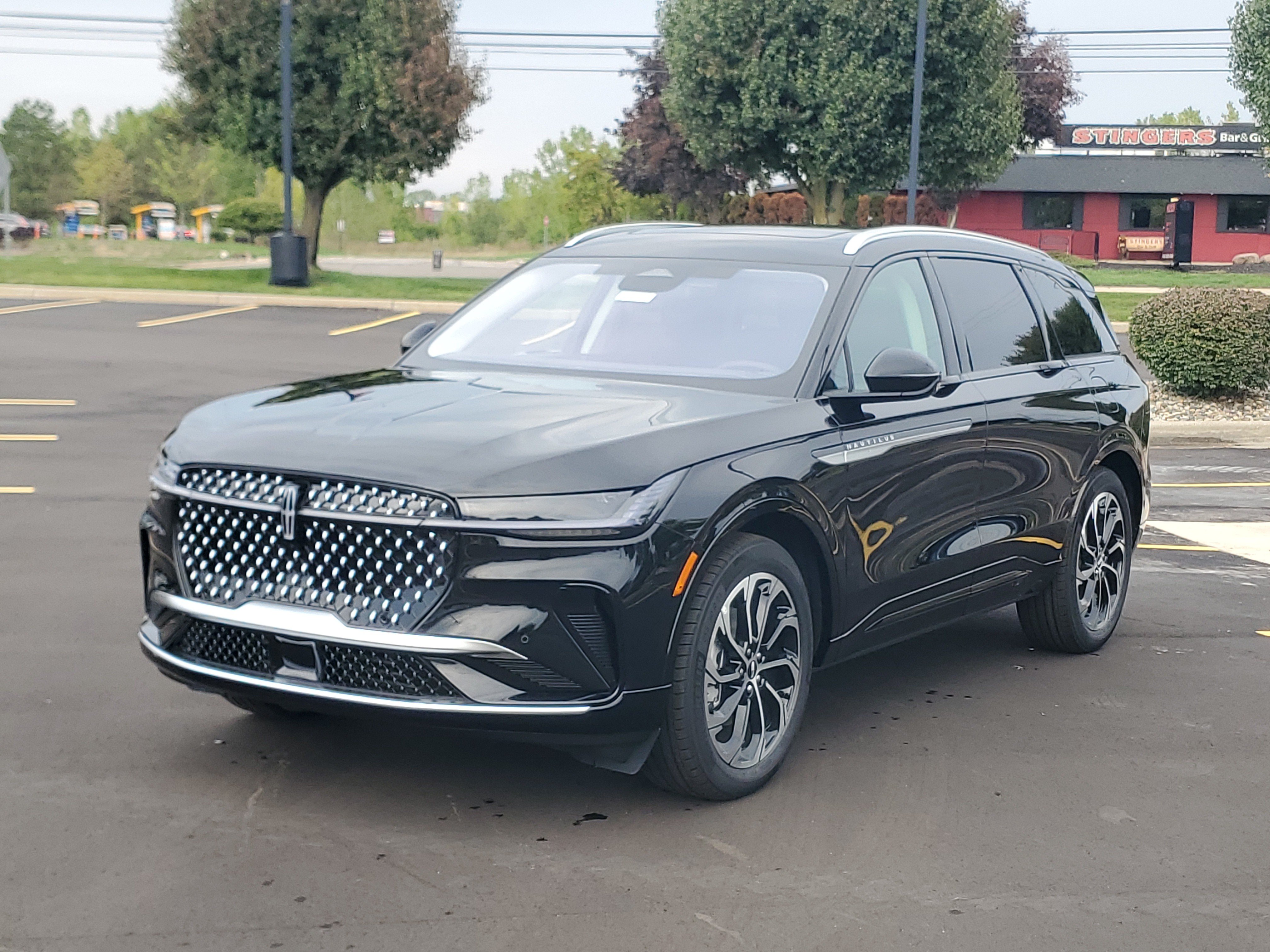 New 2026 Lincoln Nautilus Reserve AWD/4WD image 2