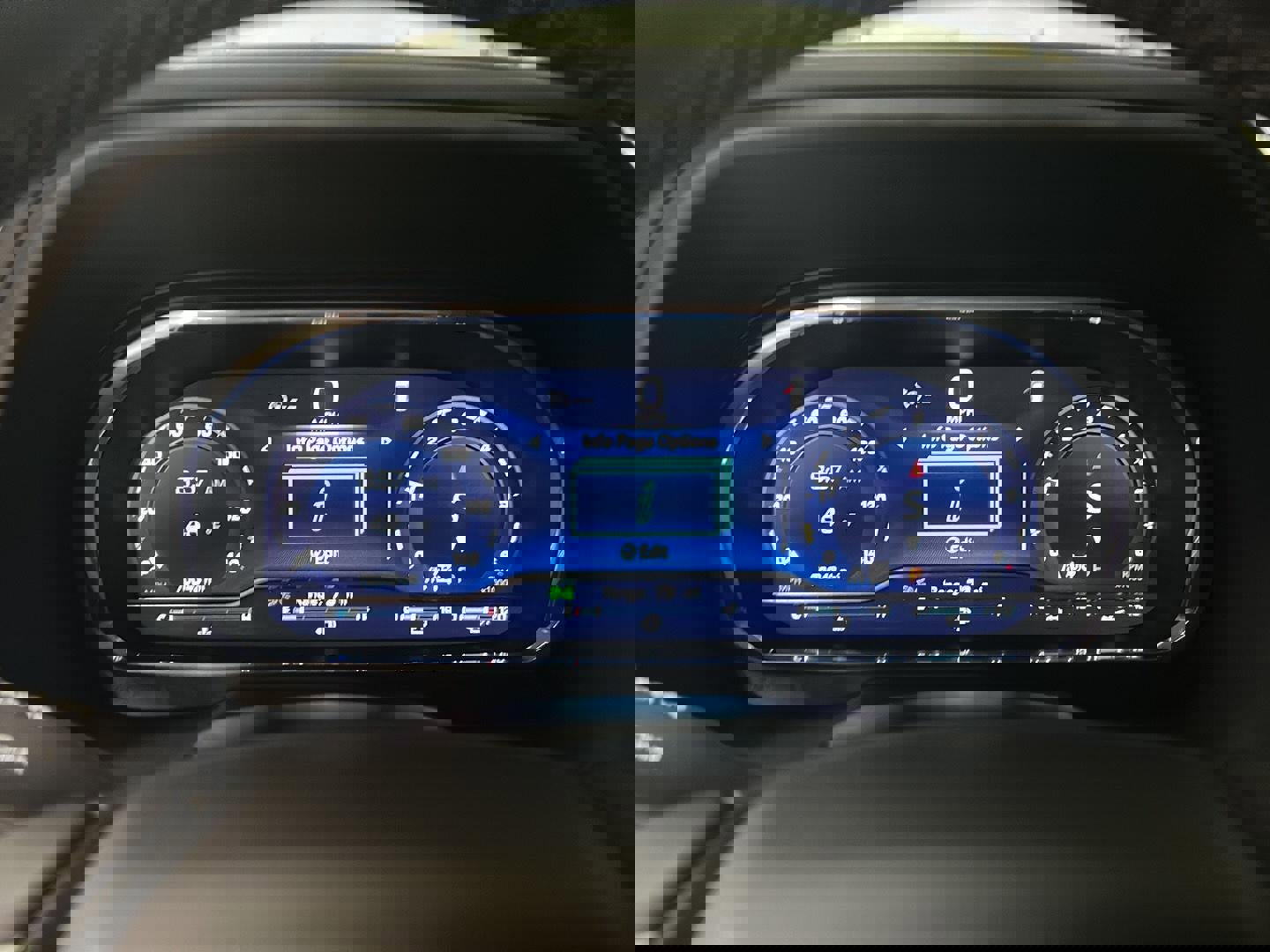 Used 2022 Chevrolet Suburban LT w/ Luxury Package image 16