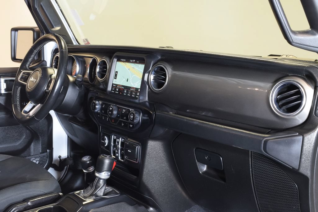 Used 2020 Jeep Wrangler Unlimited Sahara w/ Uconnect 4C Nav & Sound Group AWD/4WD image 32