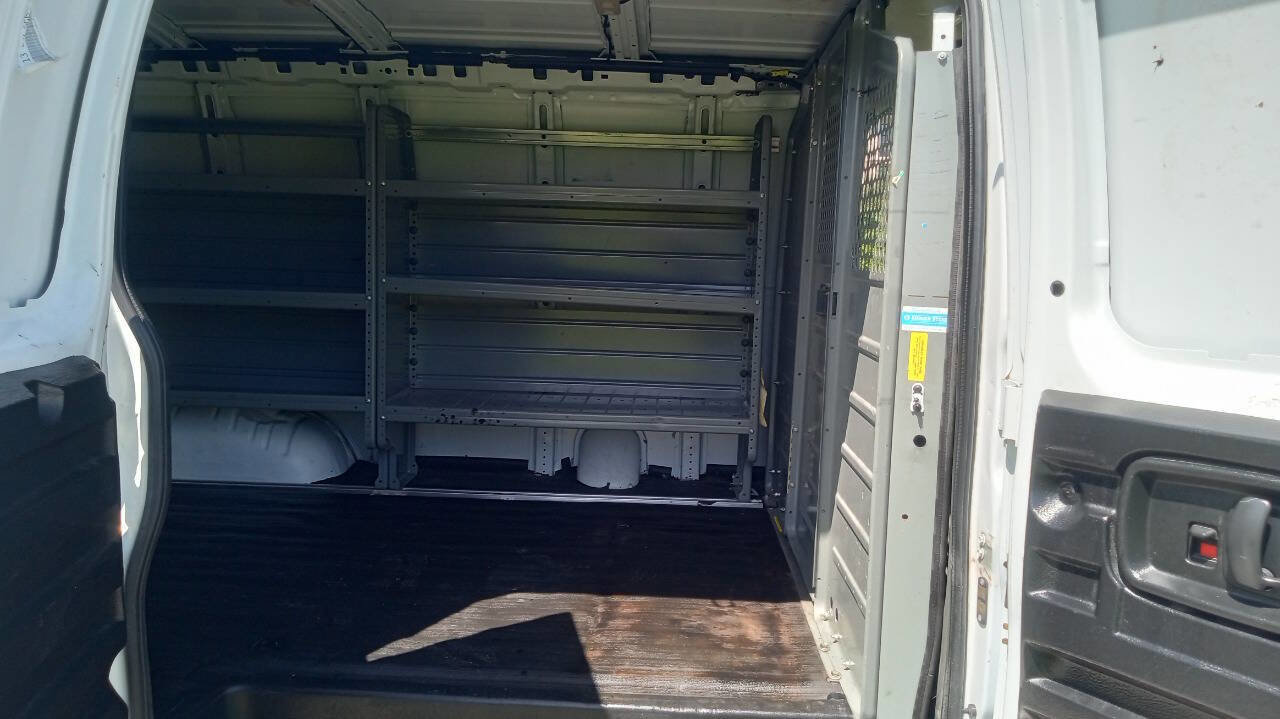 Used 2018 Chevrolet Express 2500 w/ Driver Convenience Package image 16