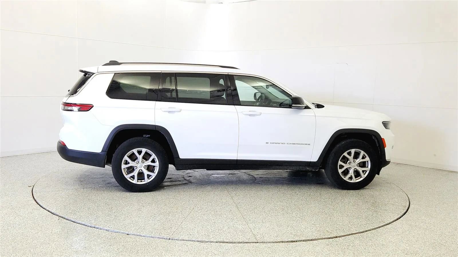 Used 2022 Jeep Grand Cherokee L Limited image 8