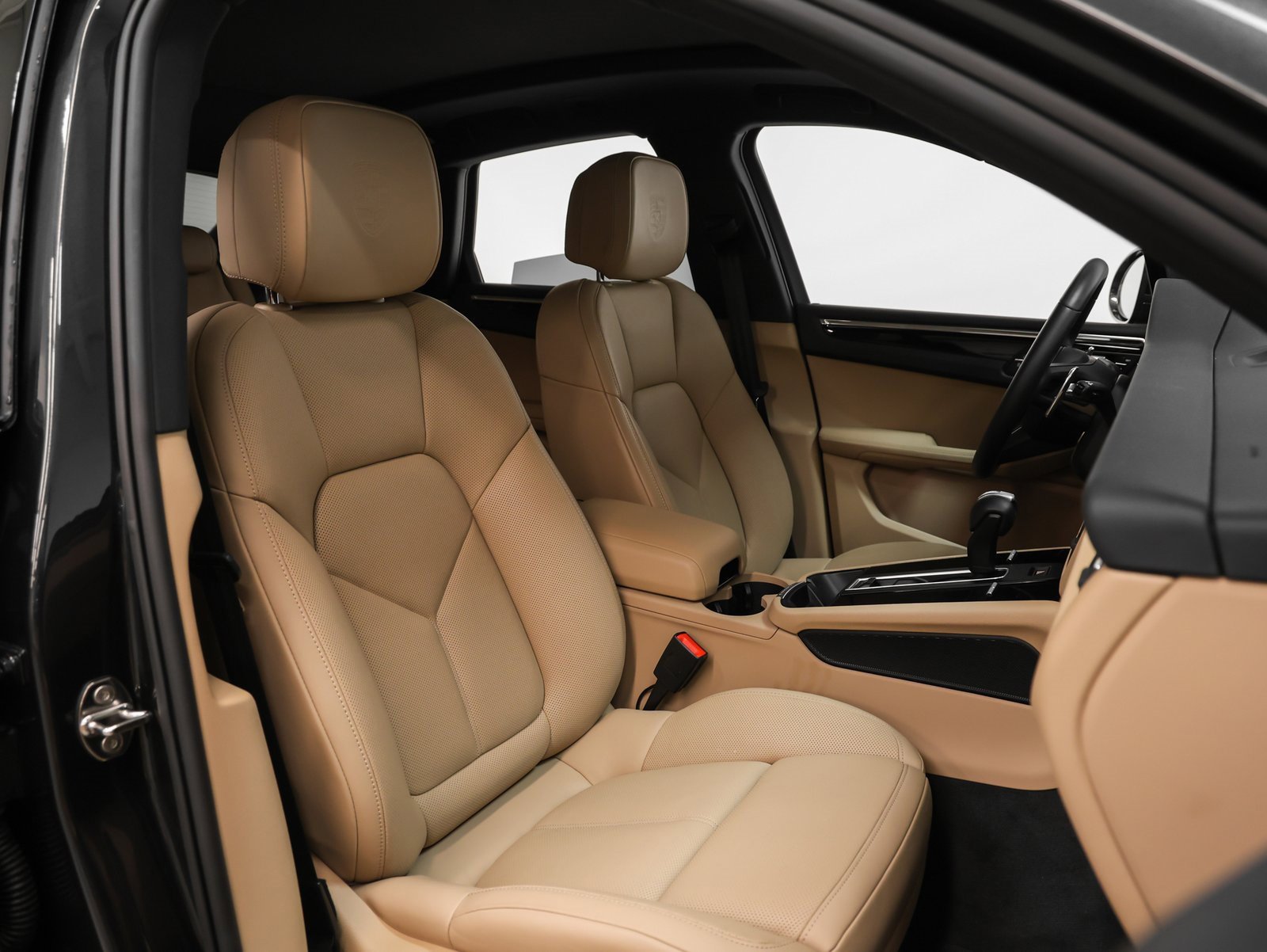 Used 2025 Porsche Macan image 19