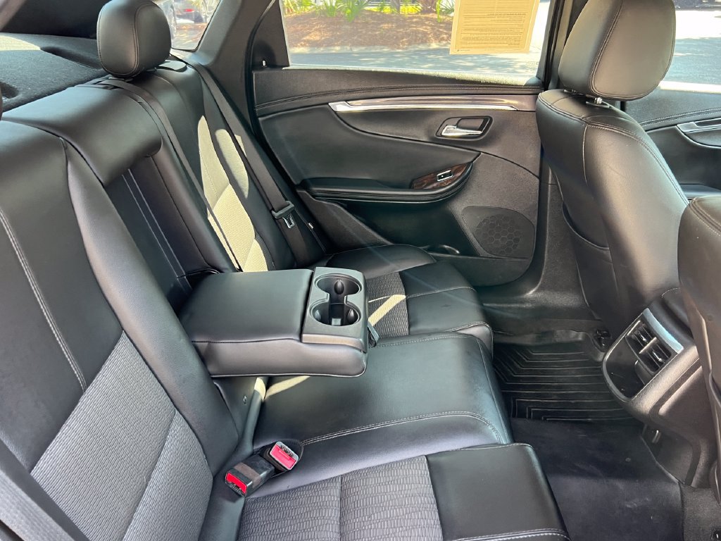 Used 2015 Chevrolet Impala LT w/ Convenience Package FWD image 17