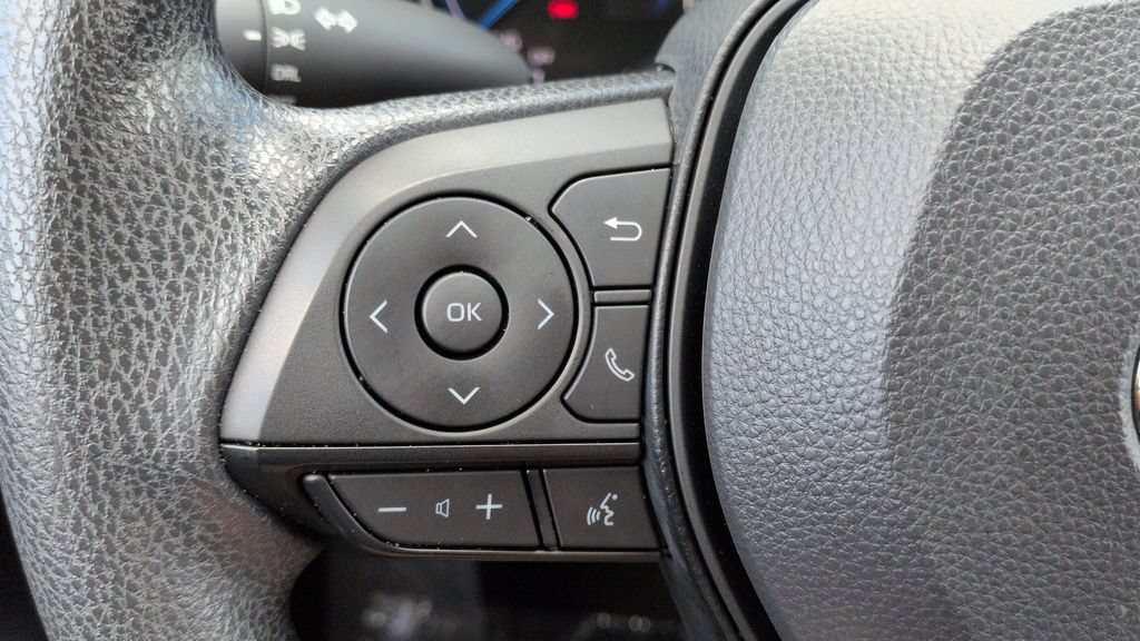 Used 2025 Toyota RAV4 LE AWD/4WD image 18