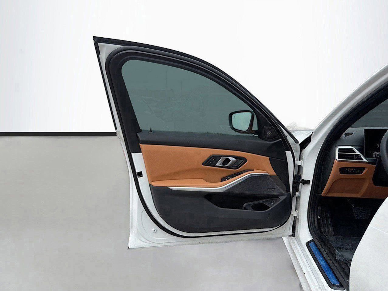 New 2025 BMW 330i Sedan w/ Convenience Package RWD image 22