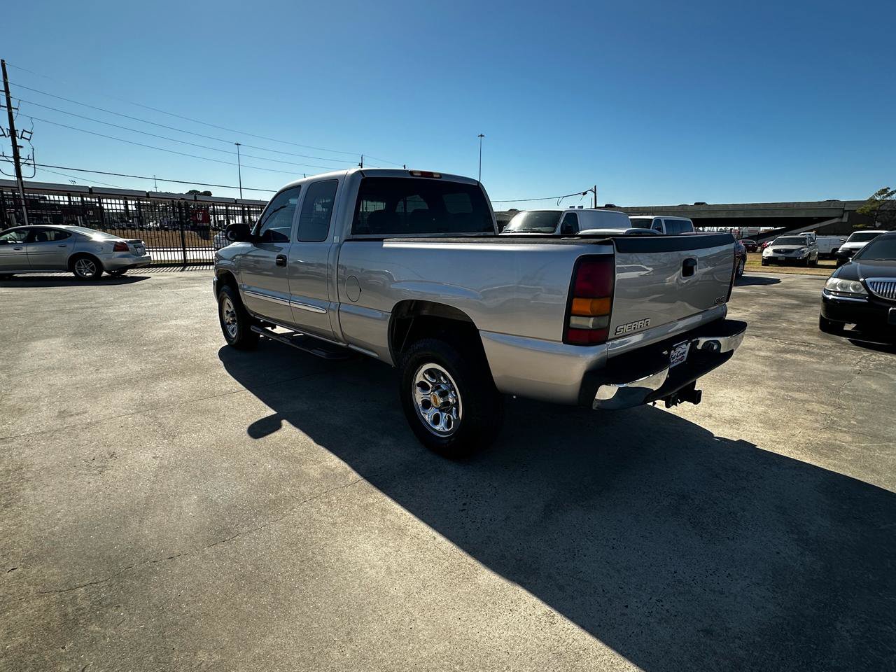 Used 2004 GMC Sierra 1500 SLE w/ Safe And Sound Package RWD image 3