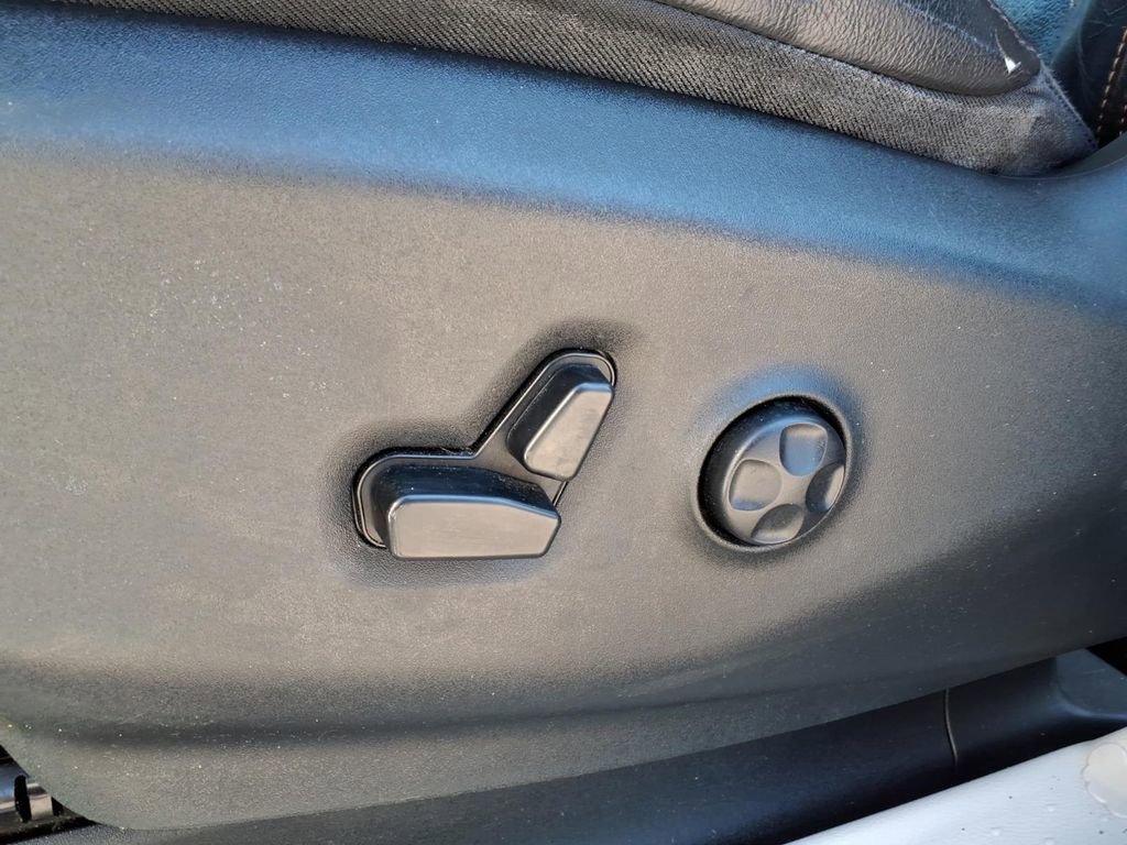 Used 2019 Chrysler Pacifica Touring-L image 5