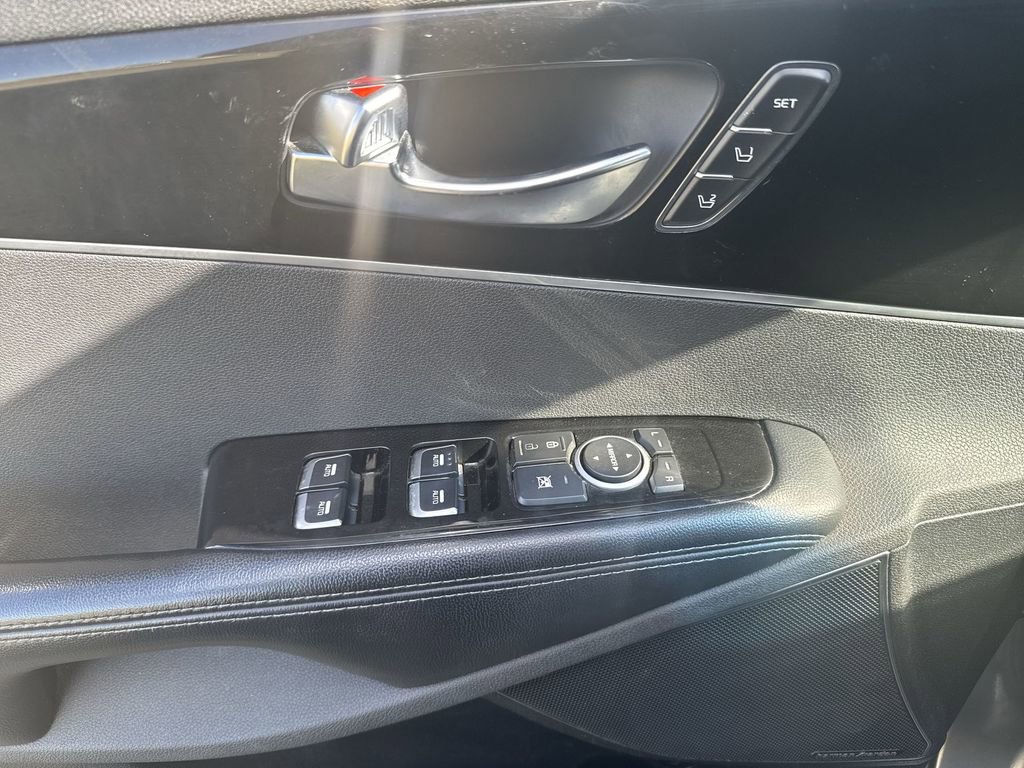 Used 2019 Kia Sorento SX image 16
