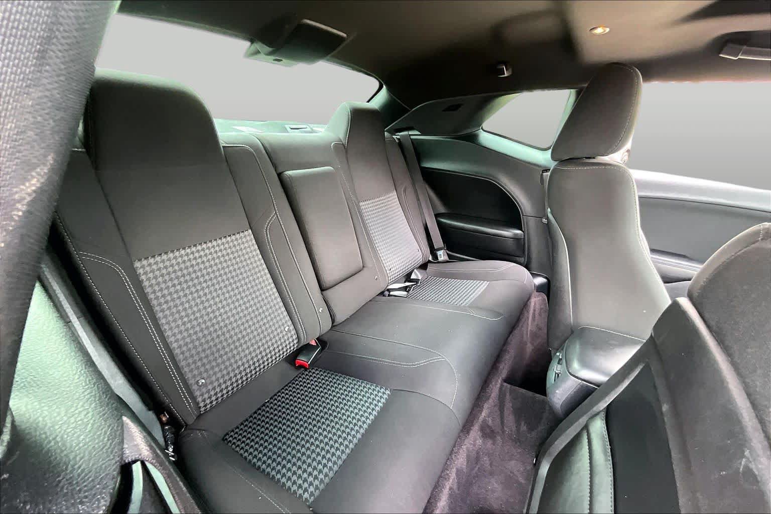 Used 2016 Dodge Challenger R/T RWD image 18