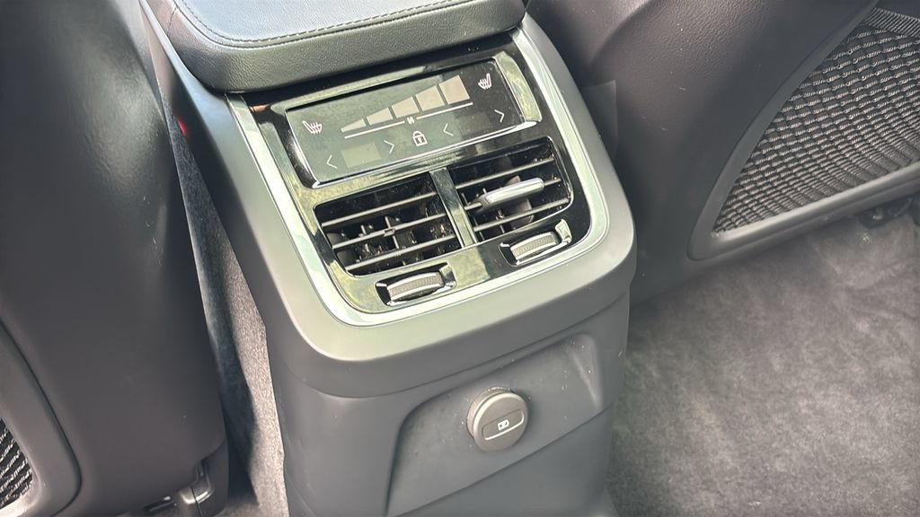 Used 2024 Volvo XC90 T8 Plus w/ Protection Package Premier AWD/4WD image 9