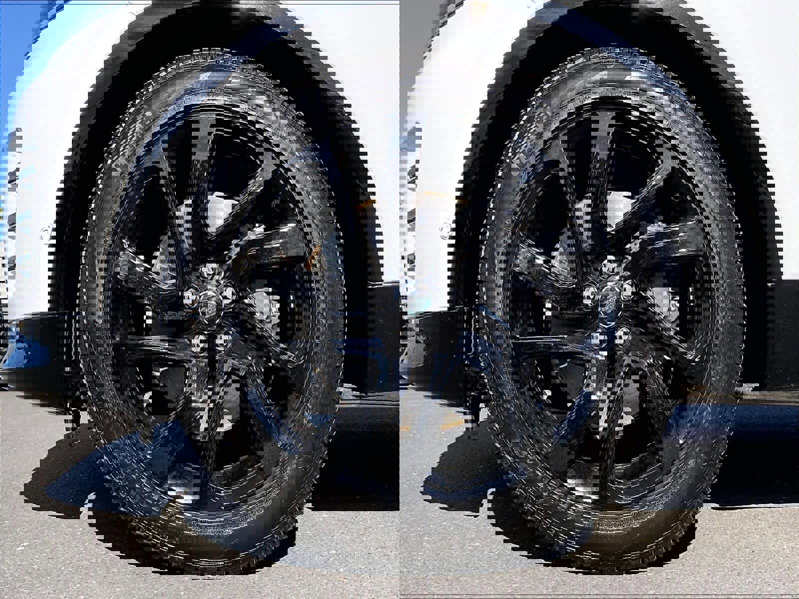 Used 2025 Land Rover Discovery Dynamic SE image 10