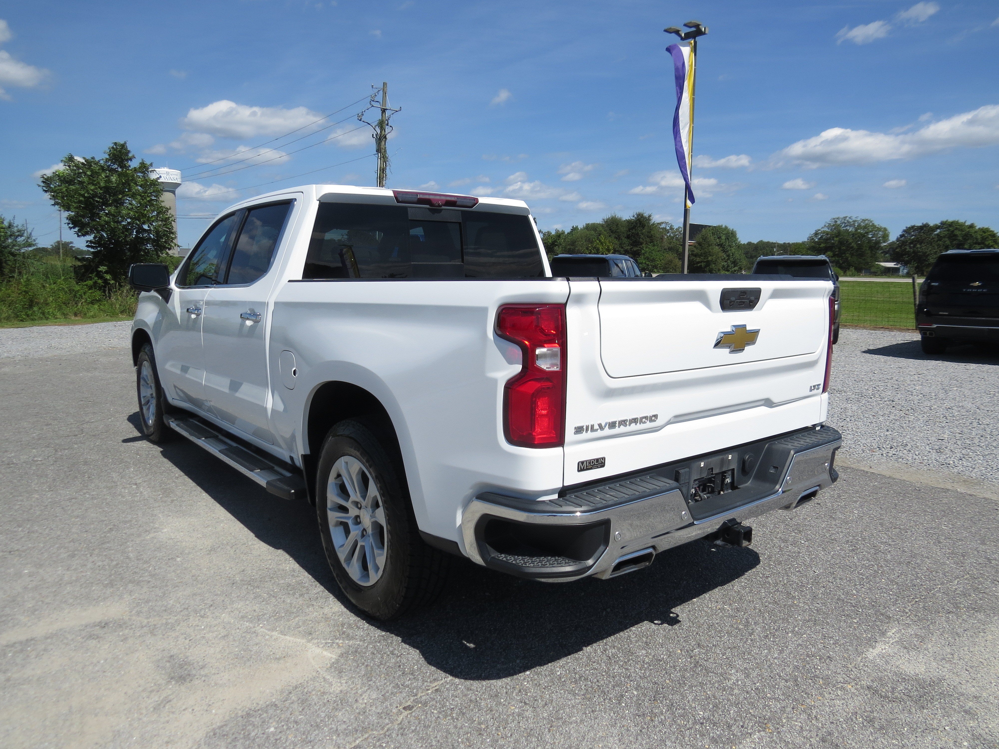 Used 2022 Chevrolet Silverado 1500 LTZ w/ Technology Package AWD/4WD image 5