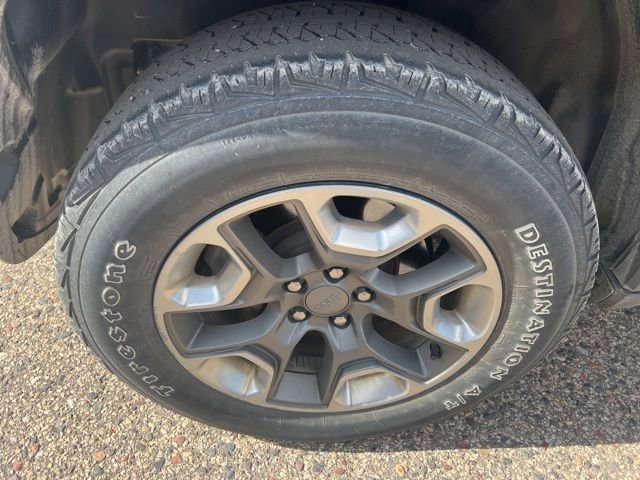 Used 2019 Jeep Cherokee Trailhawk image 16