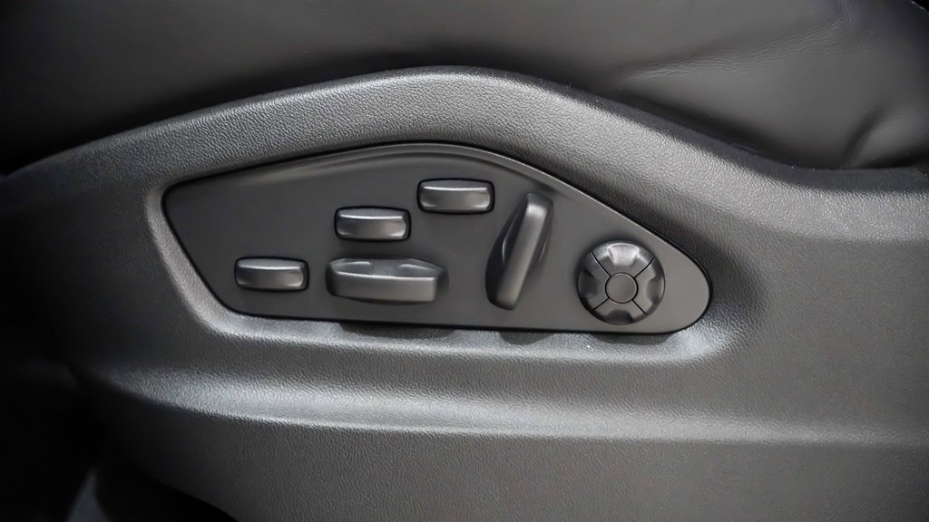 New 2025 Porsche Cayenne Turbo image 24