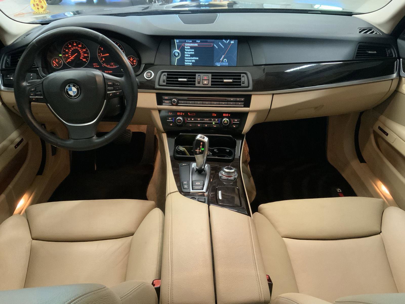 Used 2011 BMW 550i xDrive Sedan AWD/4WD image 4