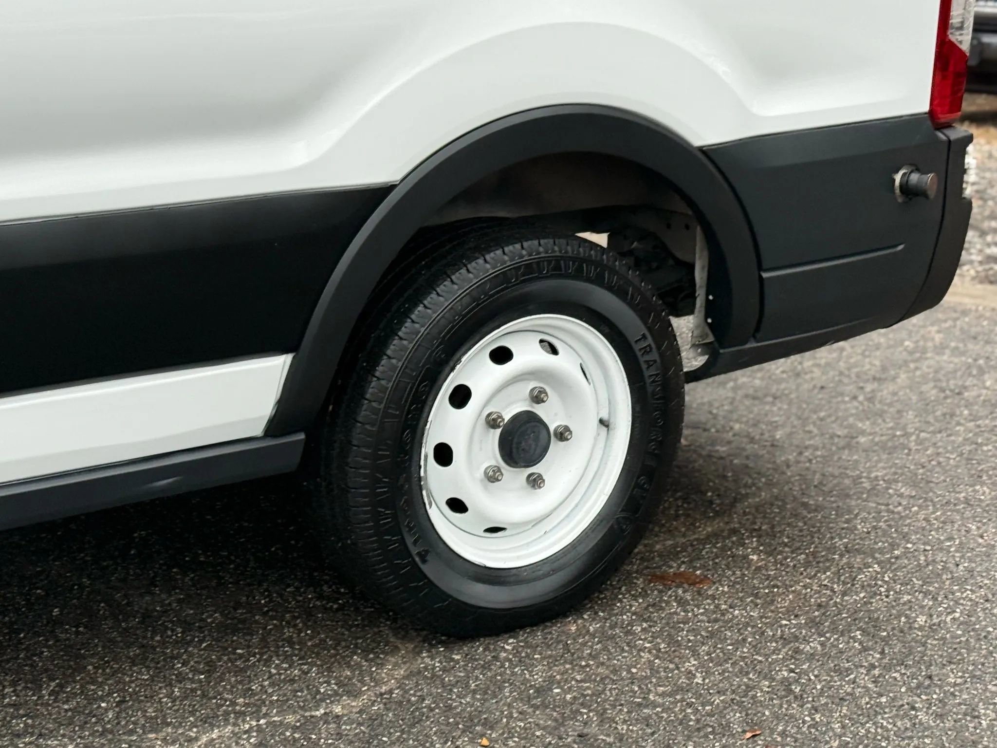 Used 2018 Ford Transit 150 148 Medium Roof image 12
