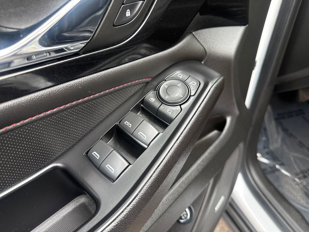 Used 2023 Chevrolet Traverse RS image 11