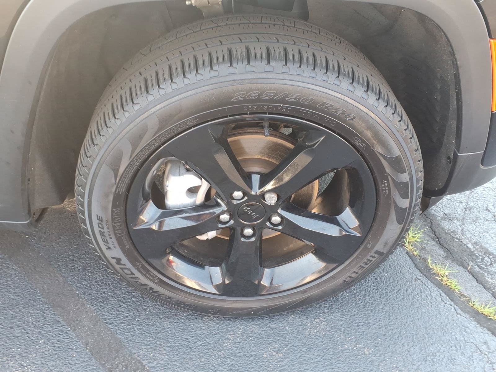 Certified 2023 Jeep Grand Cherokee Limited w/ Black Appearance Package AWD/4WD image 10