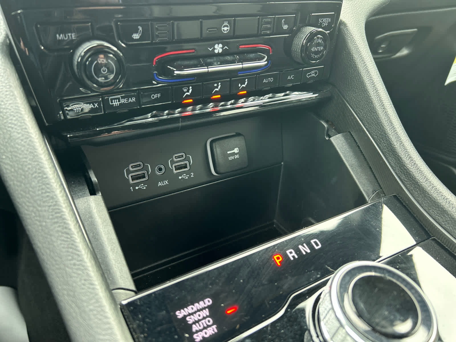 Used 2025 Jeep Grand Cherokee L Limited w/ Black Appearance Package image 28