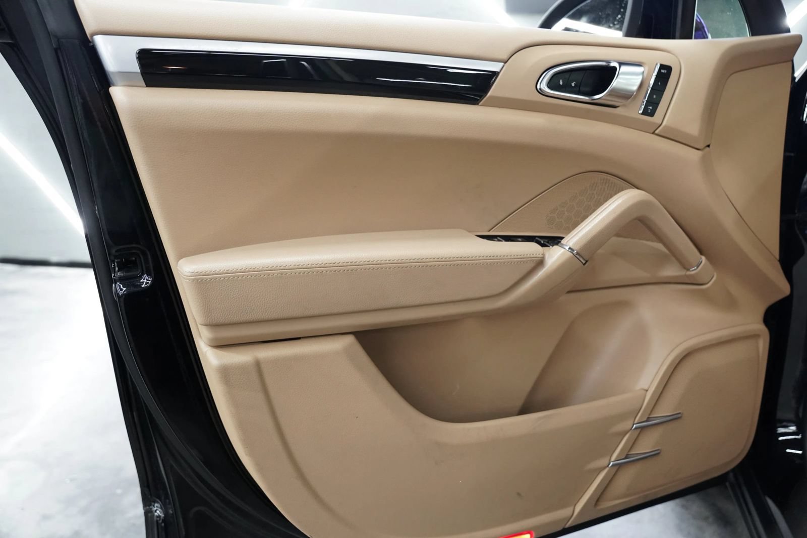 Used 2014 Porsche Cayenne AWD/4WD image 40