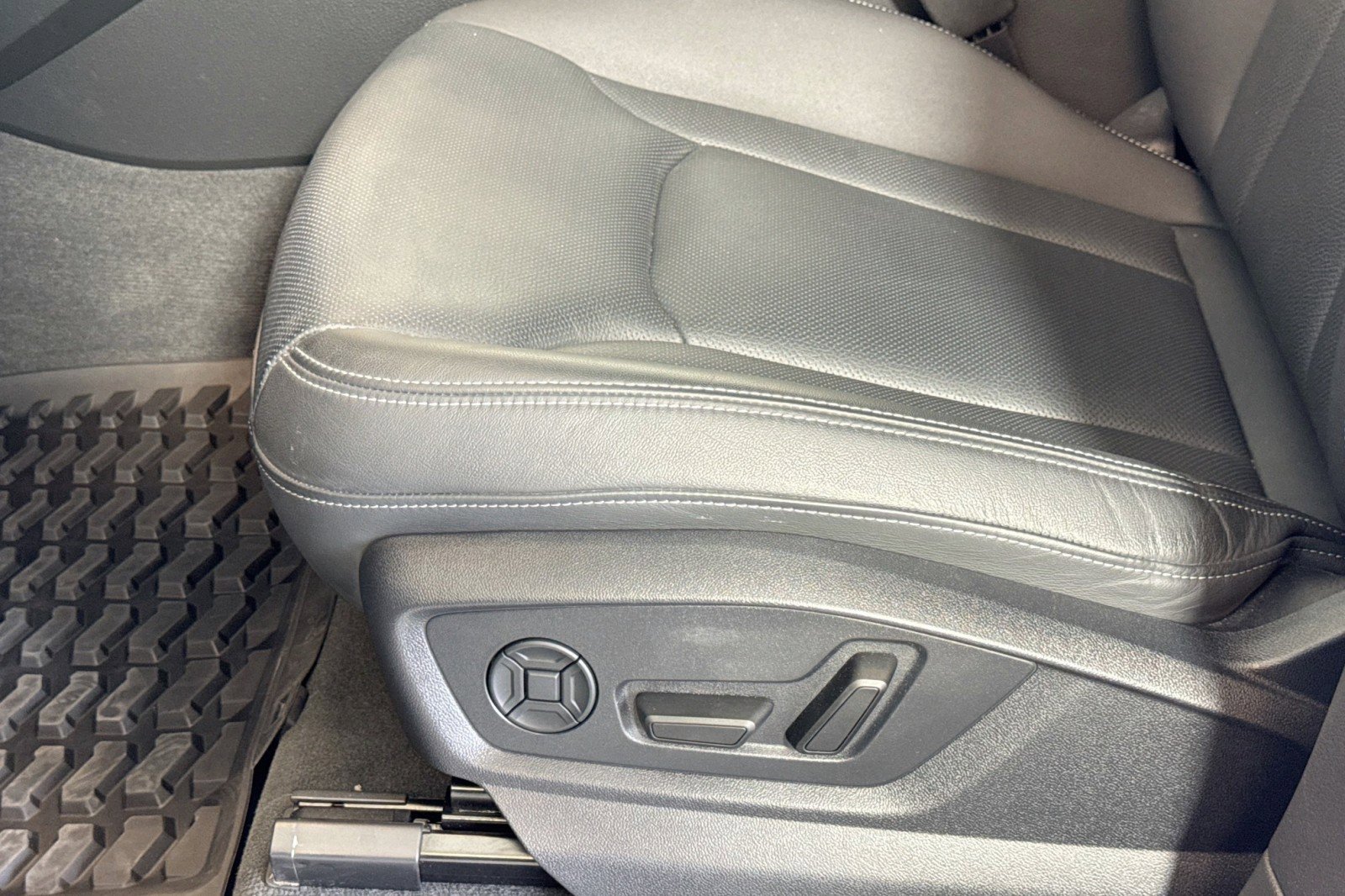 Used 2024 Audi Q8 Premium Plus w/ Premium Plus Package image 17