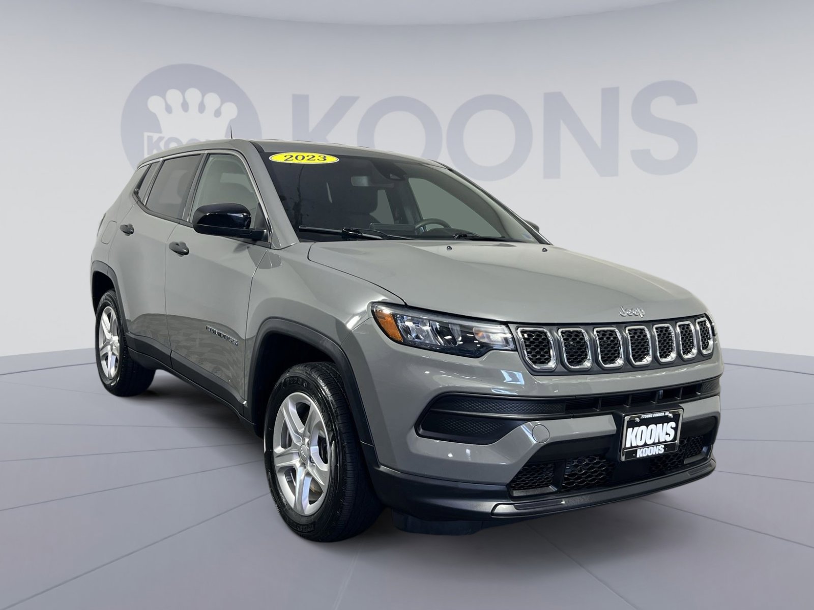 Used 2023 Jeep Compass Sport AWD/4WD image 2