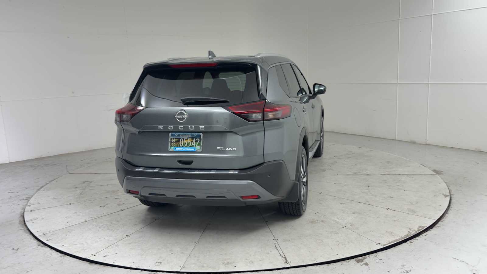 Used 2023 Nissan Rogue SL w/ SL Premium Package AWD/4WD image 3