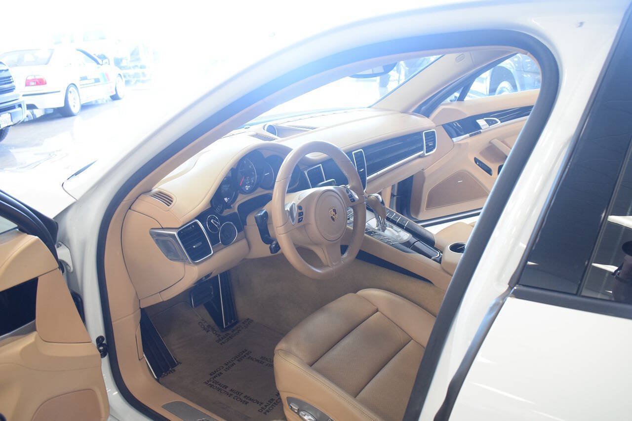 Used 2016 Porsche Panamera AWD/4WD image 42
