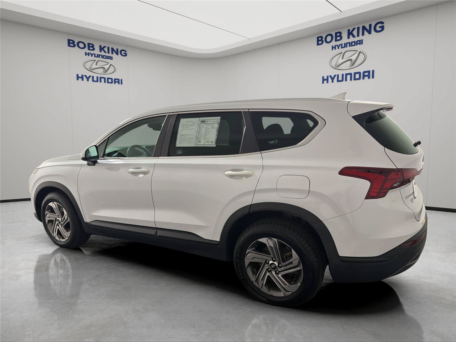 Used 2021 Hyundai Santa Fe SE FWD image 3