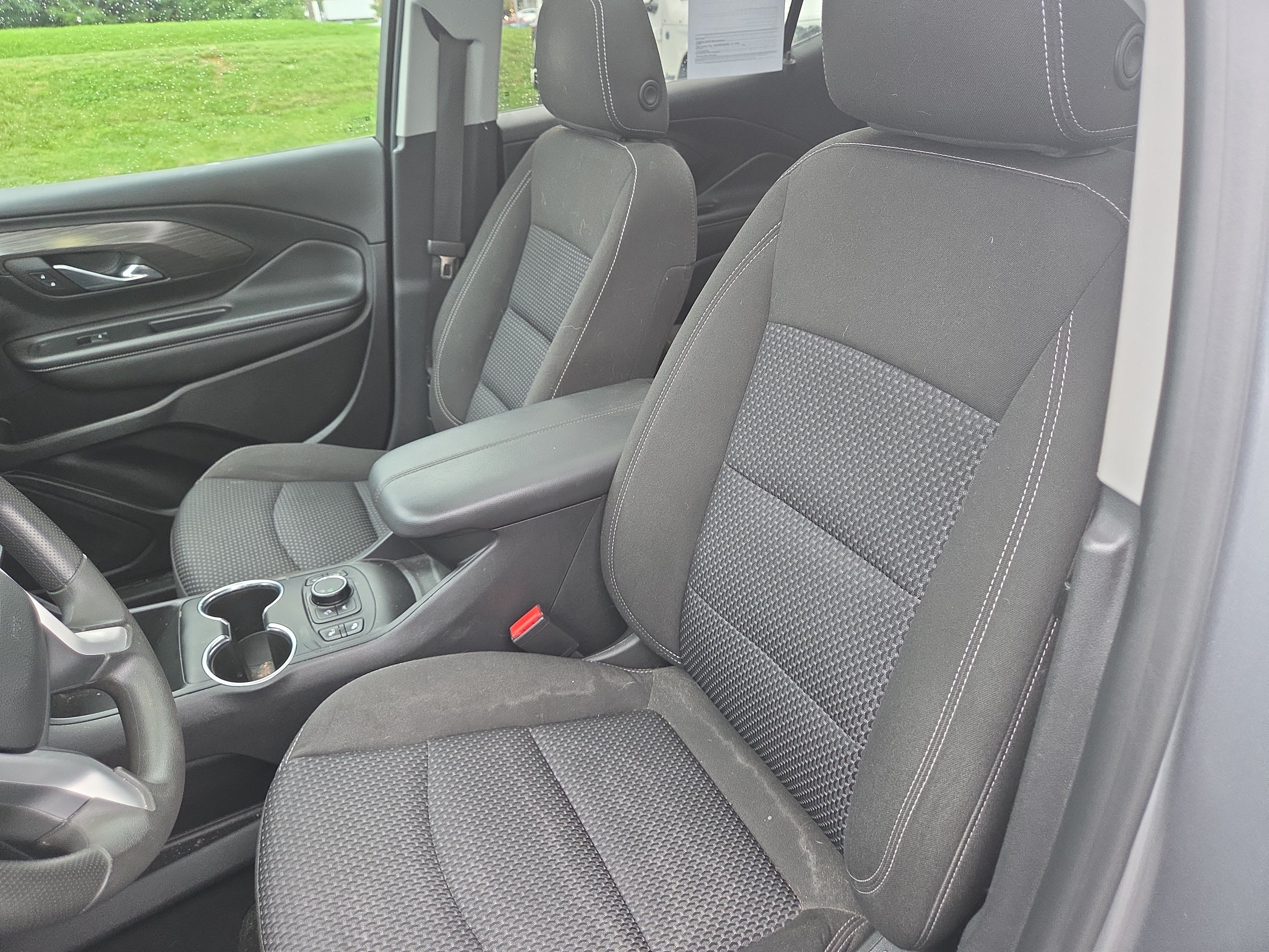 Used 2023 GMC Terrain SLE w/ Driver Convenience Package FWD image 2