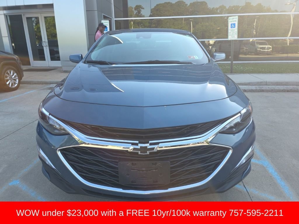 Used 2025 Chevrolet Malibu RS FWD image 3