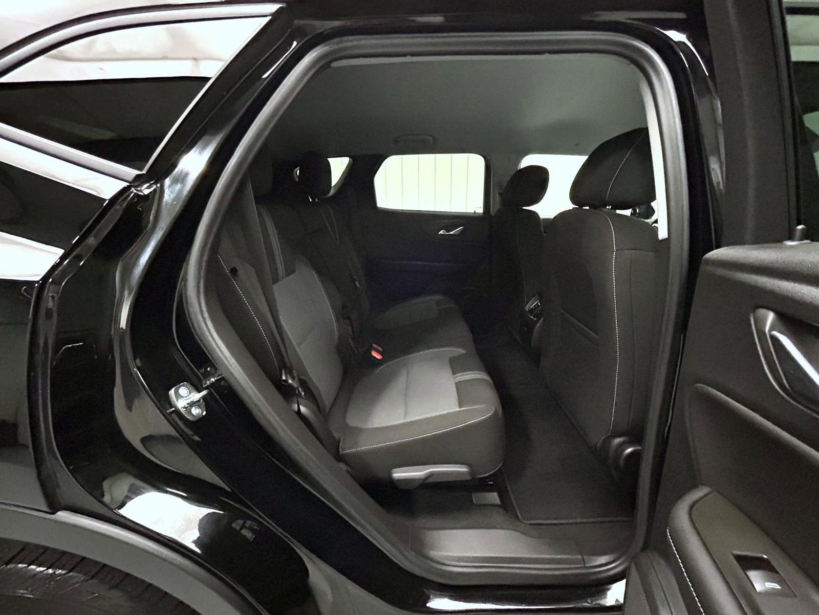 Used 2025 Chevrolet Blazer LT AWD/4WD image 18