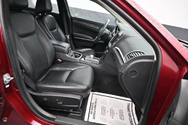 Used 2021 Chrysler 300 Touring AWD/4WD image 8