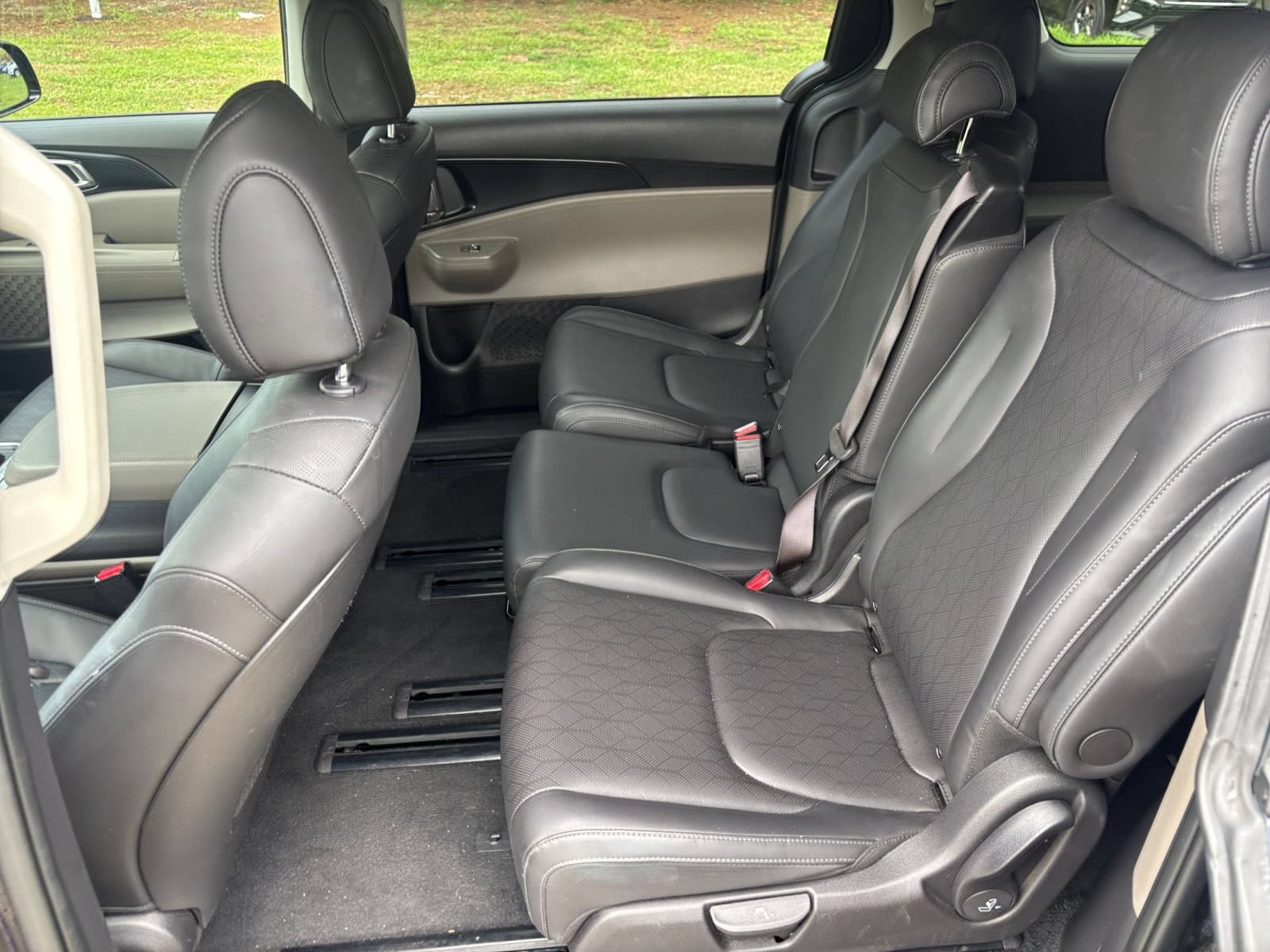 Used 2026 Kia Carnival FWD image 27