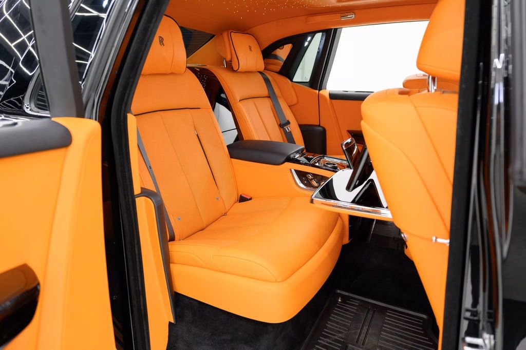 Used 2024 Rolls-Royce Phantom Sedan w/ The Phantom Package RWD image 55