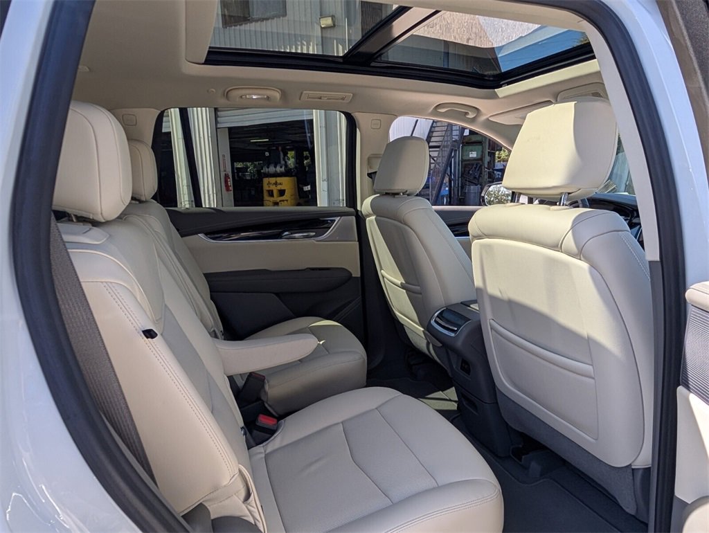 Used 2025 Cadillac XT6 Premium Luxury image 18