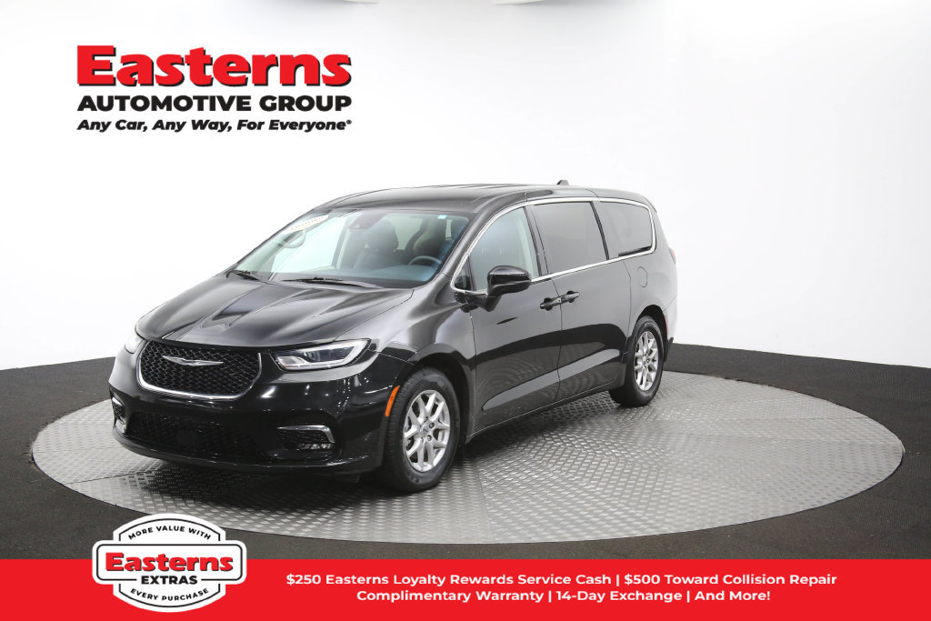 Used 2023 Chrysler Pacifica Touring-L FWD image 58