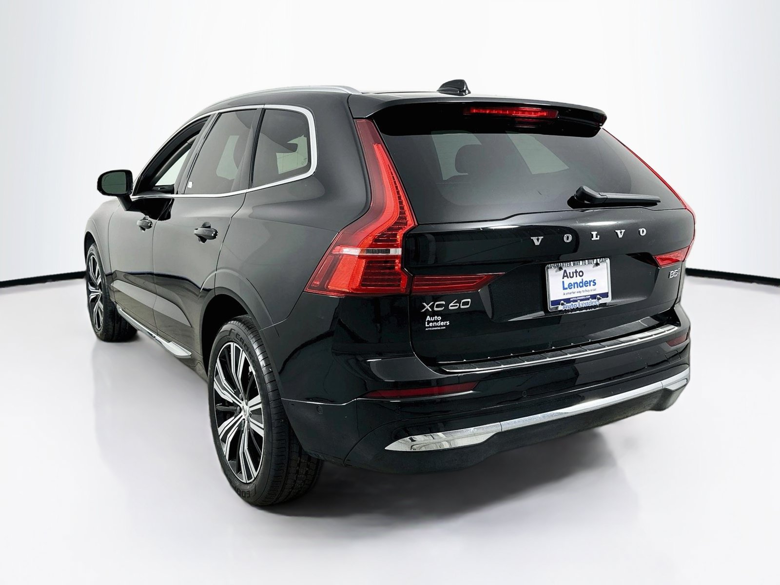 Used 2023 Volvo XC60 B5 Plus w/ Protection Package Premier AWD/4WD image 7