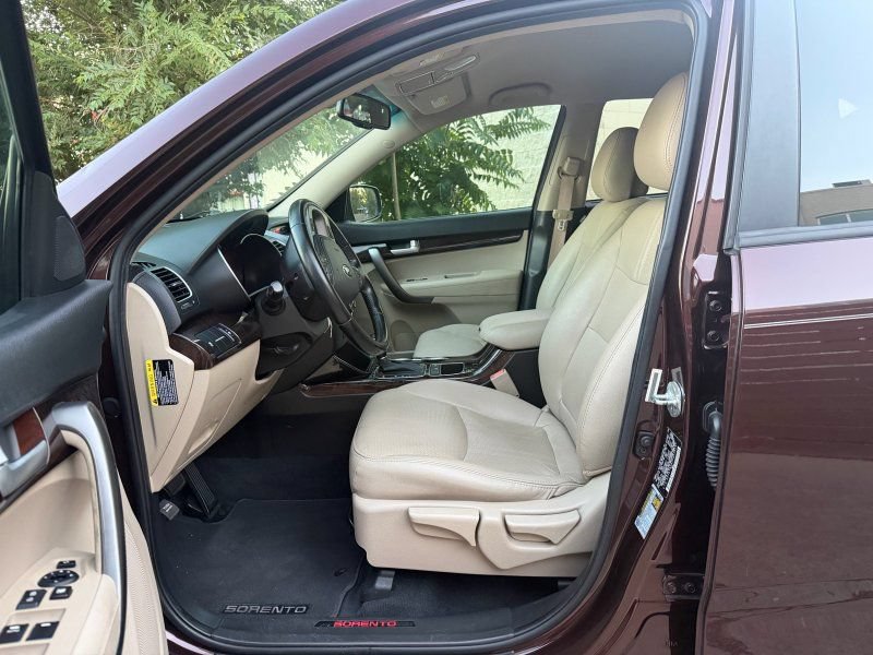 Used 2015 Kia Sorento LX FWD image 11