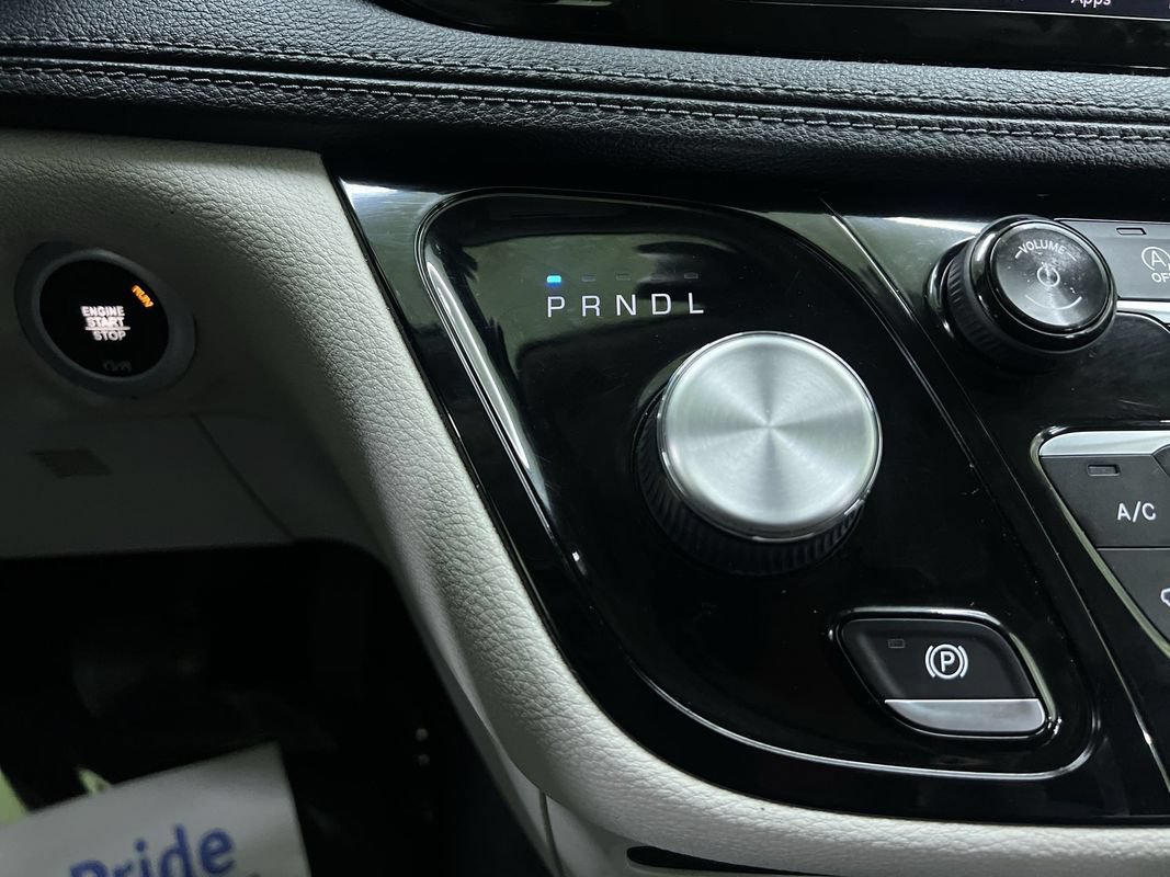 Used 2018 Chrysler Pacifica Limited FWD image 24