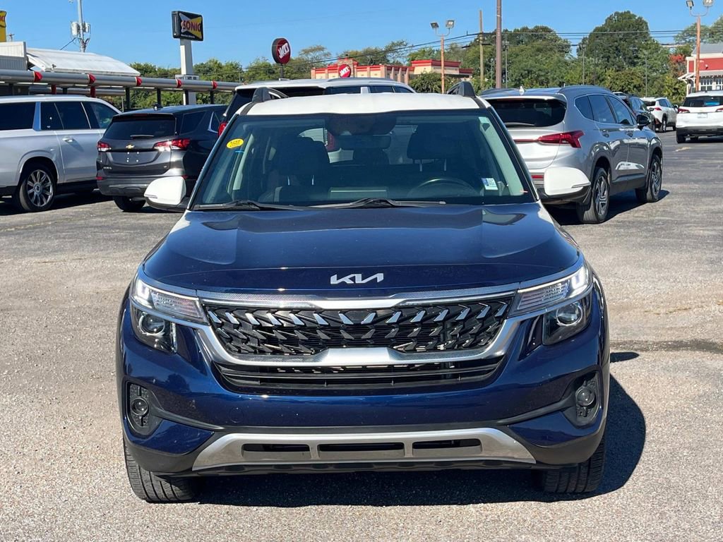 Used 2023 Kia Seltos Nightfall Edition image 2