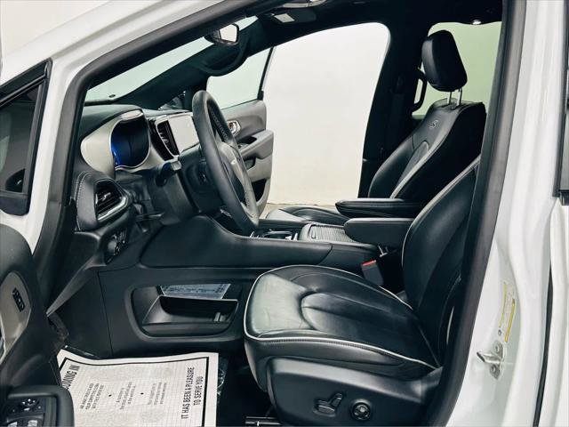 Certified 2023 Chrysler Pacifica Limited w/ S Appearance Package AWD/4WD image 9
