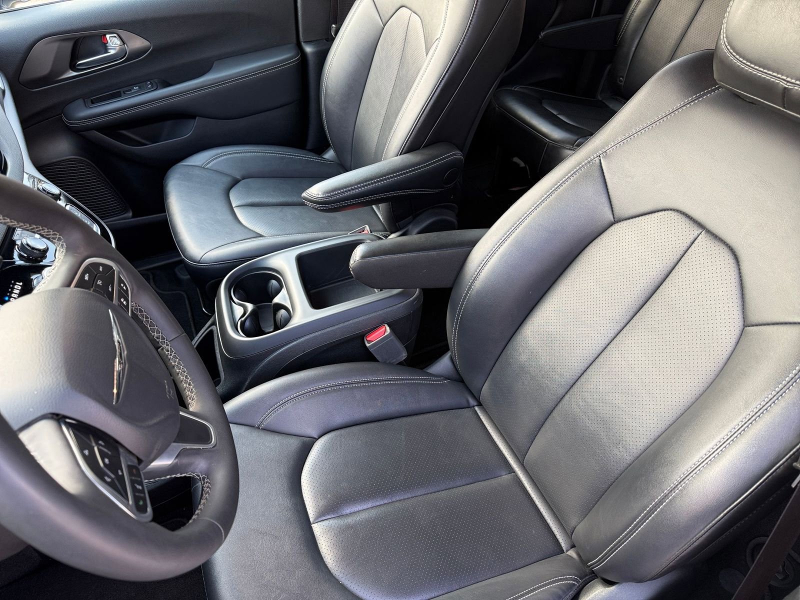 Used 2025 Chrysler Pacifica Select image 38