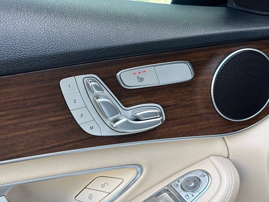 Used 2021 Mercedes-Benz C 300 Sedan image 4