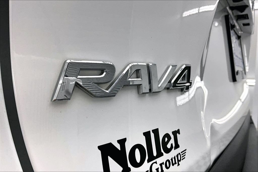 Used 2023 Toyota RAV4 LE AWD/4WD image 8